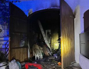 Un incendi crema el garatge d'una casa a l'Escala