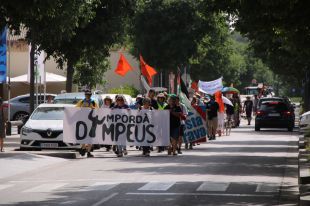 Mig miler de persones es mobilitzen a Figueres en defensa del territori