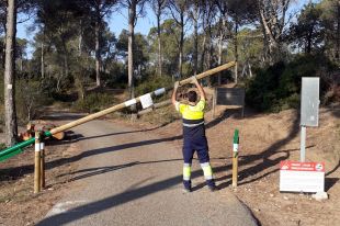 Torroella tanca l'accés motoritzat al massís del Montgrí pel risc d'incendi forestal