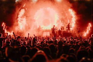 L'Ítaca Sant Joan bat rècord històric amb 12.000 persones al concert d’Oques Grasses