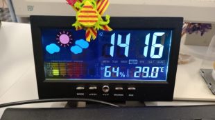 Denuncien altes temperatures i soroll insuportable en un edifici municipal de Sant Feliu de Guíxols