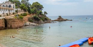 Mor ofegat un banyista de 82 anys a la platja del Racó a S'Agaró