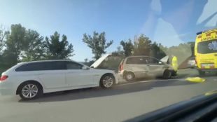 Un xoc entre set cotxes i un camió deixa cinc ferits a l'AP-7 a Fogars de la Selva