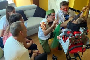 Els Pallapupas acompanyen les visites mèdiques als domicilis d'infants amb malalties cròniques