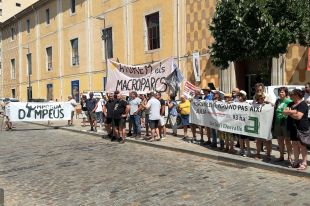 Una seixantena de persones escridassen Salvador Illa a Girona contra el decret de les renovables