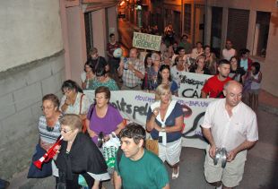 Manifestació i cassolada contra el tancament nocturn del CAP d'Anglès