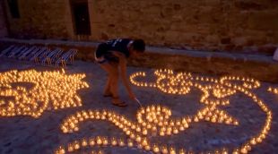 Tres ferits, un crític, en incendiar-se un vestit durant la Nit d'Espelmes a Pals