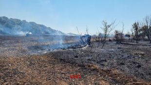 Vuit dotacions de Bombers treballen en un incendi agrícola a Maçanet de la Selva