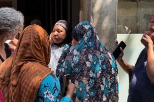Desnonen a Salt una dona amb quatre menors, un dels quals amb una discapacitat greu