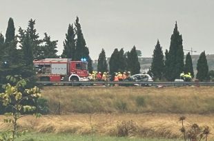 Cinc ferits, tres de gravetat, en un xoc entre dos turismes a l'N-II a Figueres