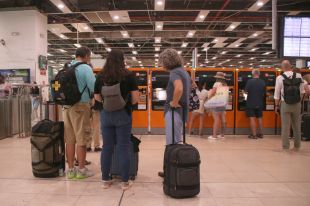 Suspesos tots els trens a Catalunya pel risc de fortes pluges i inundacions