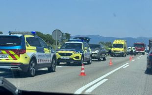 Xoc entre una furgoneta i un tot terreny a l'N-II a Figueres provoca retencions
