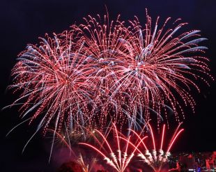 Arrenca el 53è Concurs de Focs de Blanes que es va avançar davant l'amenaça de pluja