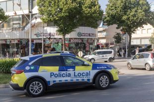 Detingut per robar una targeta de crèdit a una dona i fer vuit compres en botigues de Platja d'Aro