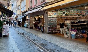 Lloret de Mar suspèn un any noves llicències comercials al centre