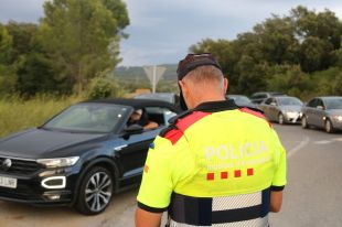Set conductors detinguts en un cap de setmana per provocar accidents, anar beguts o sense carnet