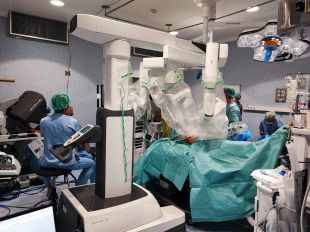 El Trueta incorpora la cirurgia robòtica per a pacients pediàtrics