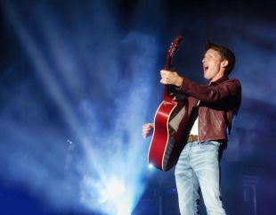 James Blunt celebra el vintè aniversari de l'àlbum 'Back to Beldam' al Festival de Cap Roig