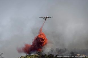 El fum i l'olor de cremat de l'incendi de França ja arriben a diversos municipis de Catalunya 