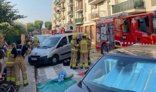 Els veïns afectats per l’incendi a Sarrià de Ter encara no poden tornar a casa