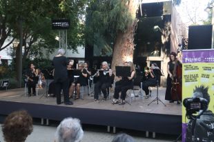 La cobla femenina Amb So de Dona s'estrena dalt dels escenaris a Palamós