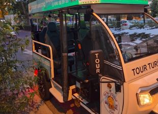 Enxampen a Girona un tuk-tuk per a turistes sense llicència