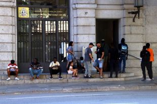Els advocats gironins alerten que l'oficina d'estrangeria ''farà fallida'' sense més personal