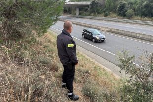 Així s'amaguen els Mossos per detectar infractors en les carreteres secundàries gironines