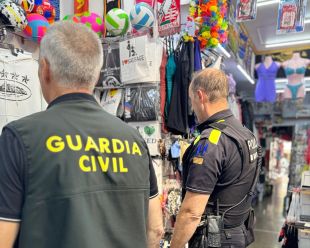 Lloret decomissa gairebé 9.000 productes falsificats i amenaça amb tancar locals reincidents