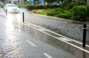 Una tempesta escombra Girona i deixa 42,5 litres a la ciutat