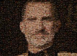 Girona penja un retrat de Felip VI a la sala de plens fet amb un mosaic de fotos de l'1-O