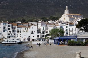 El nou POUM de Cadaqués reduirà els habitatges plurifamiliars i en construirà 183 de protegits