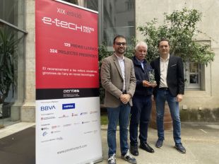 Joan Vila, CEO d’LC Paper de Besalú, rep el Premi Referent E-TECH 2025