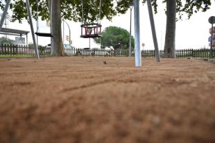 Cassà estrena un parc infantil amb un paviment fet amb 280 kg de taps de suro reciclats