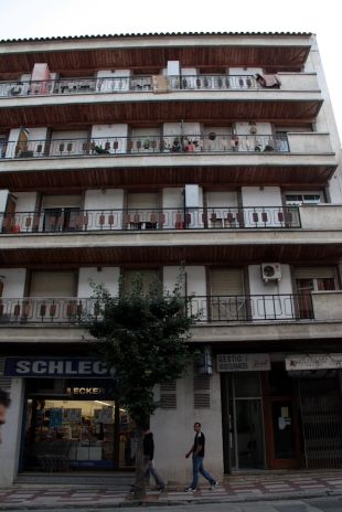 Cau una nena de tres anys des d'un quart pis a Arbúcies i queda en estat greu però estable