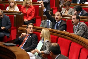 El Parlament denuncia que la reforma de la Carta Magna trenca el pacte constitucional