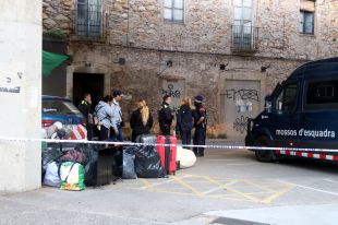 L’Ajuntament de Girona executa el desallotjament de la casa ocupada del carrer Tomàs Mieres