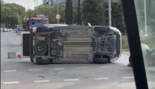 Tres dones ferides en un accident entre dos turismes a la plaça Europa de Girona