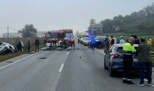 Tres ferits en una col·lisió frontal entre un cotxe i una furgoneta a les Preses