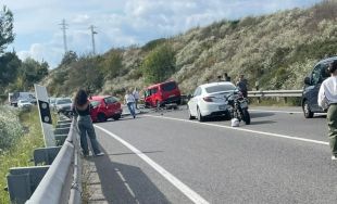 Un ferit greu i dos lleus en un xoc frontal entre dos turismes a l'N-II a Fornells de la Selva