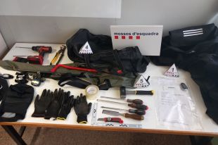 Dos lladres fan un butró per robar en una joieria de Girona i acaben detinguts gràcies a un veí