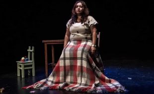 Conchi León reviu amb humor la seva infantesa envoltada de violència intrafamiliar al Temporada Alta