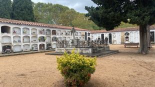 Roben peces de bronze al cementiri municipal de Santa Coloma de Farners