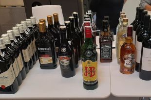 Enxampen dos lladres d'un supermercat a Banyoles perquè van aparcar malament