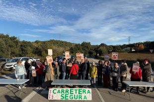Veïns de la Vall de Llémena tallen la GI-531 per reclamar més seguretat a la via