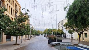 Roses aprofitarà l'estructura dels llums de Nadal a rambla Ginjolers per posar tendals a l'estiu