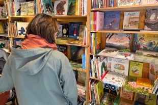 La Diputació adjudica la venda de llibres per a escoles a una empresa d'inversions de Barcelona