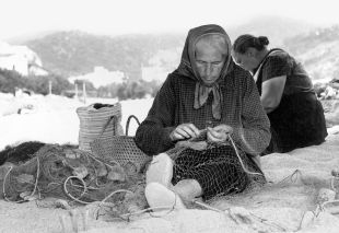 Tossa de Mar anima fotografies d’antics pescadors del segle passat amb IA