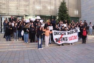 Professors i alumnes del Vallvera de Salt exigeixen recuperar l’orientadora de FP