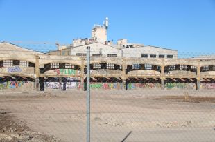 Girona acaba l'enderroc de les naus del carrer Barcelona amb risc imminent d'esfondrar-se